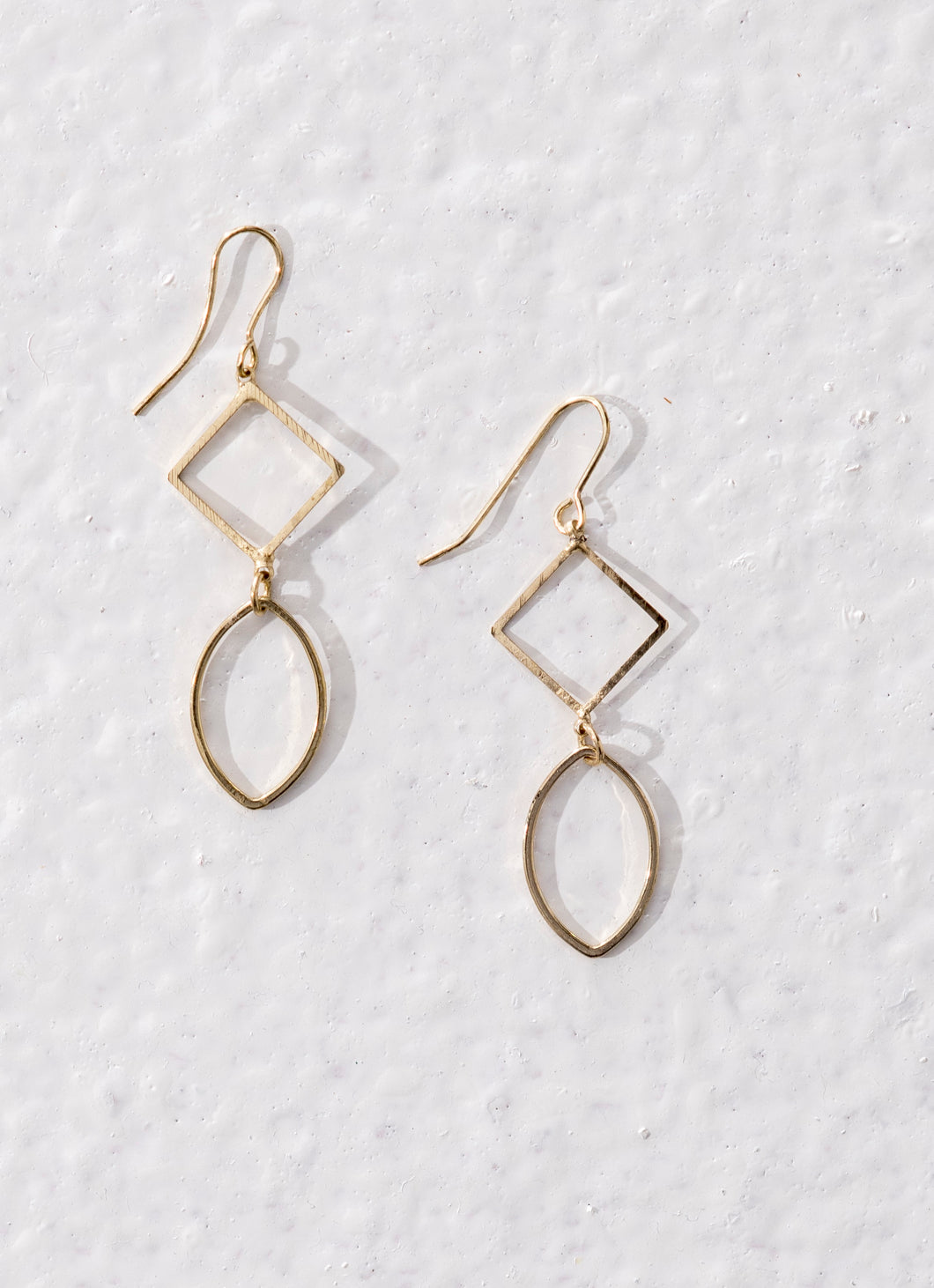 Fair trade ethical jewellery. Drop earrings made of brass. Sustainable fashion and vegan.