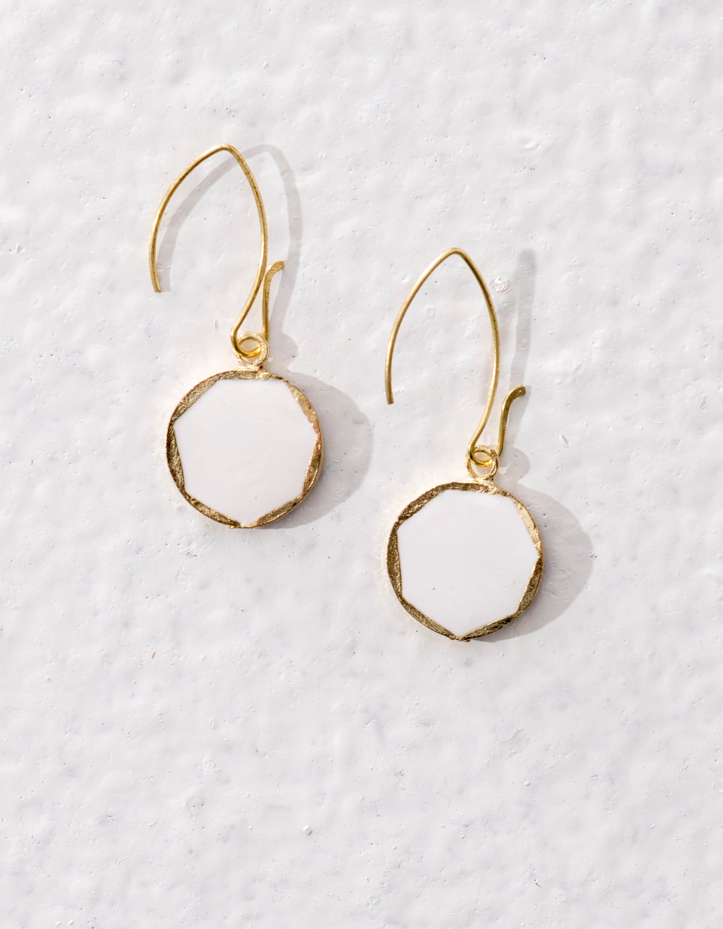 Handmade jewellery that is also versatile. Switch sides from purple to white. Sustainable fashion.